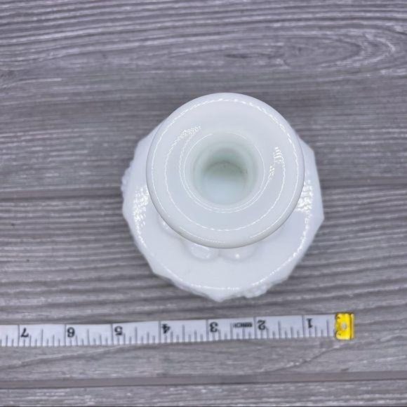 Singe westmoreland milk glass grape candle stick - Picture 6 of 7